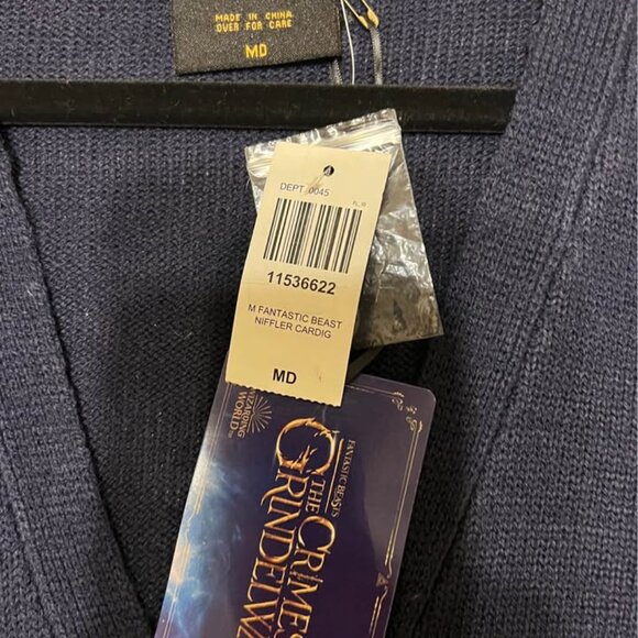 NWT Fantastic Beasts Cardigan Sweater Adult M The Crimes of Grindelwald Niffler - Picture 2 of 5